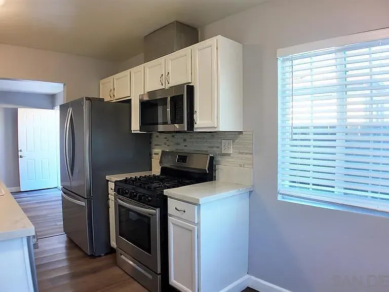 3934 1/2 Marine View Ave — Photo 15