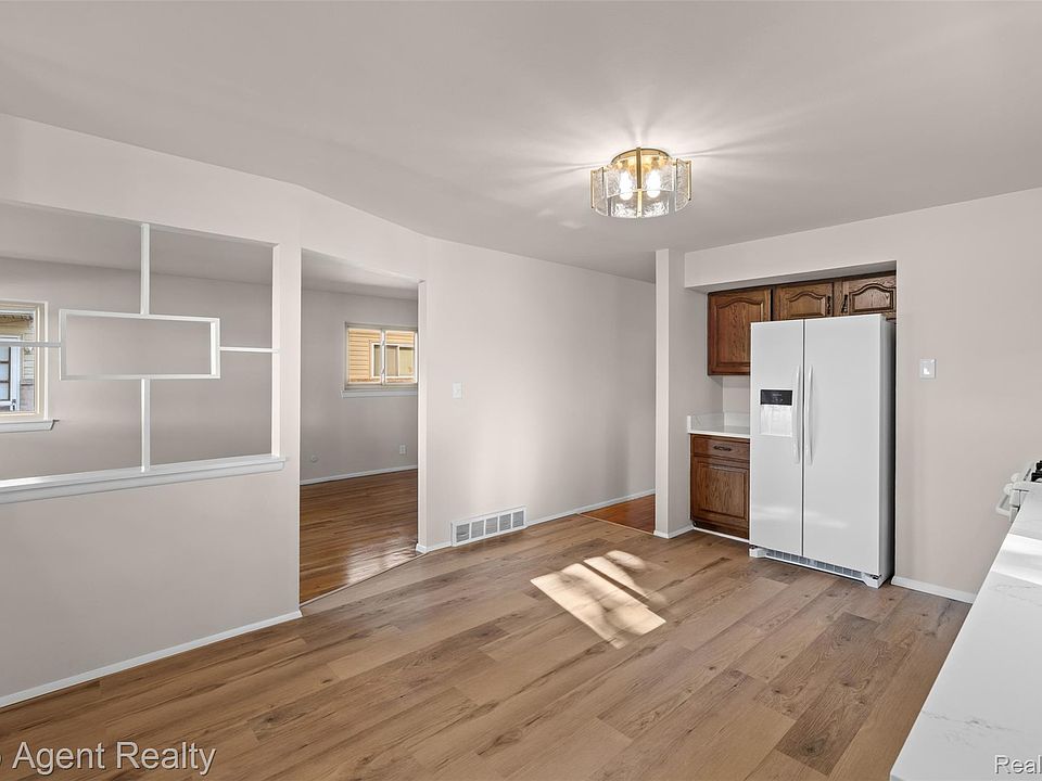 18535 Marquette St, photo 9
