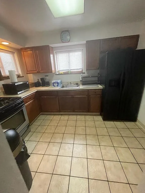 3 bed, 1600 sqft, $1,800 — Photo 4