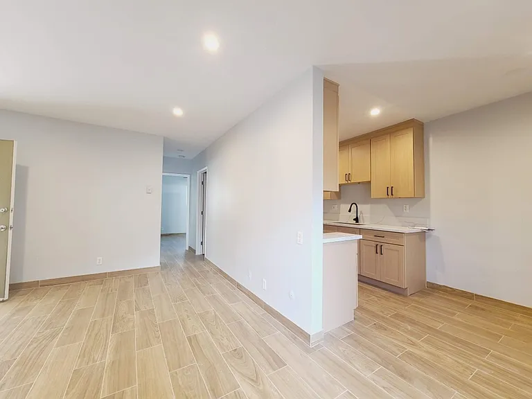 14547 Saticoy St — Photo 2