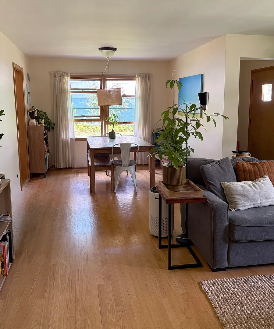 3 bed, 1.5 bath, 1334 sqft, $3,200 — Photo 2