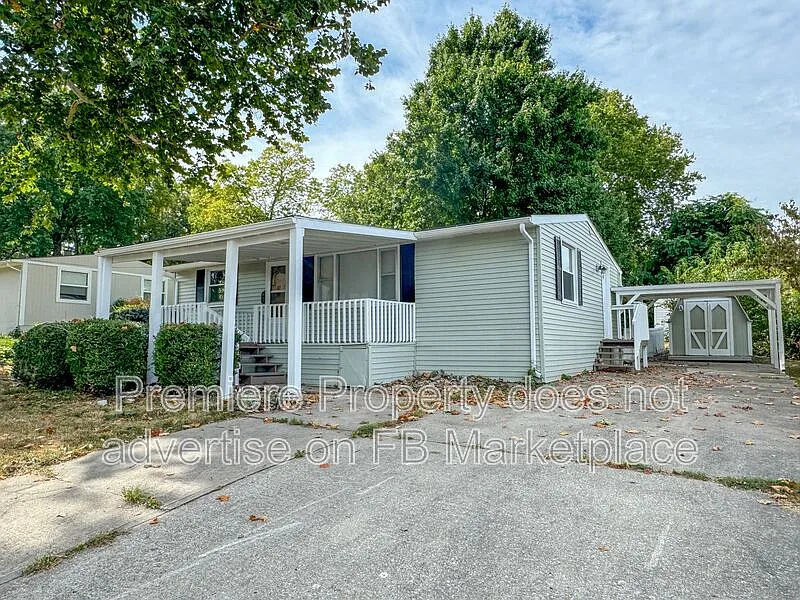 3 bed, 1.5 bath, 953 sqft, $1,300 — Photo 1
