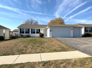 7272 Pleasant View Dr, Machesney Park, IL 61115