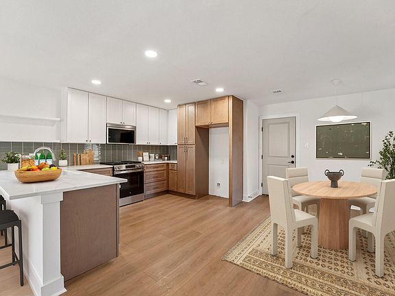 3rd image of 4901 Transit Cir