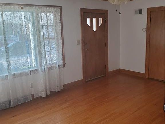 3rd image of 1708 Lynn St
