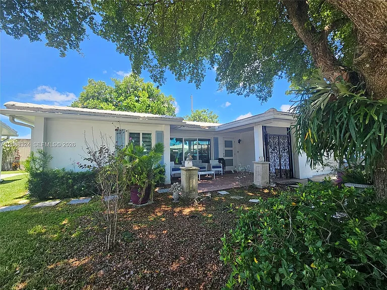 2661 NW 4th Ave — Photo 24