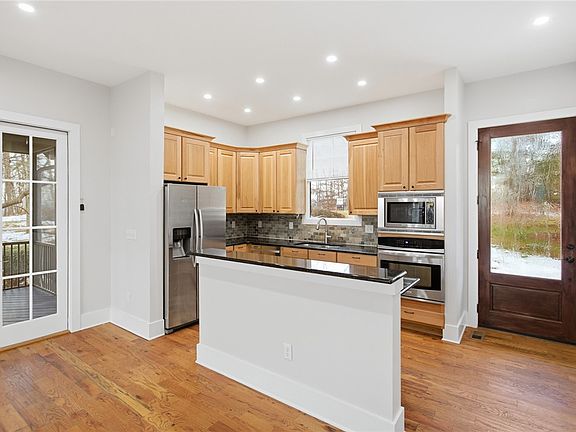 5th image of 207 Cliffside Trl