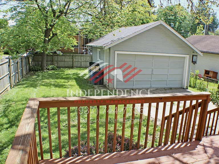 2720 Dwight Ave — Photo 17