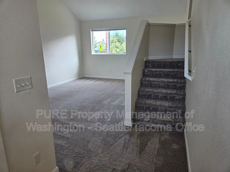 5027 NE 5th Pl — Photo 4