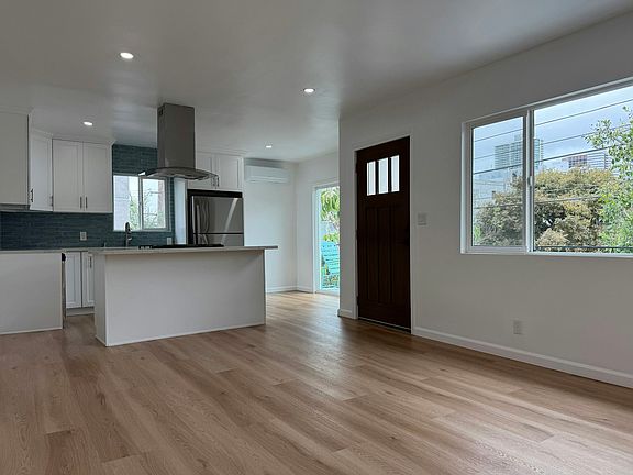 living room/kitchen