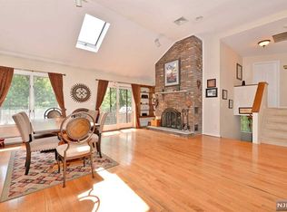 35 Rockburn Pass, West Milford, NJ 07480