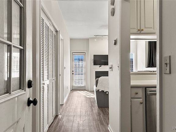 4th image of 708 11th St APT 119