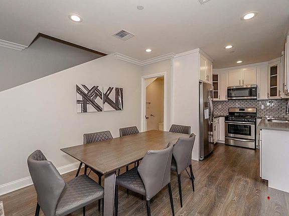 3rd image of 7207 S La Cienega Blvd #7211