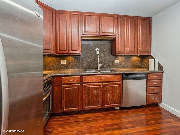 3rd image of 462 E Osage Ln APT 3B