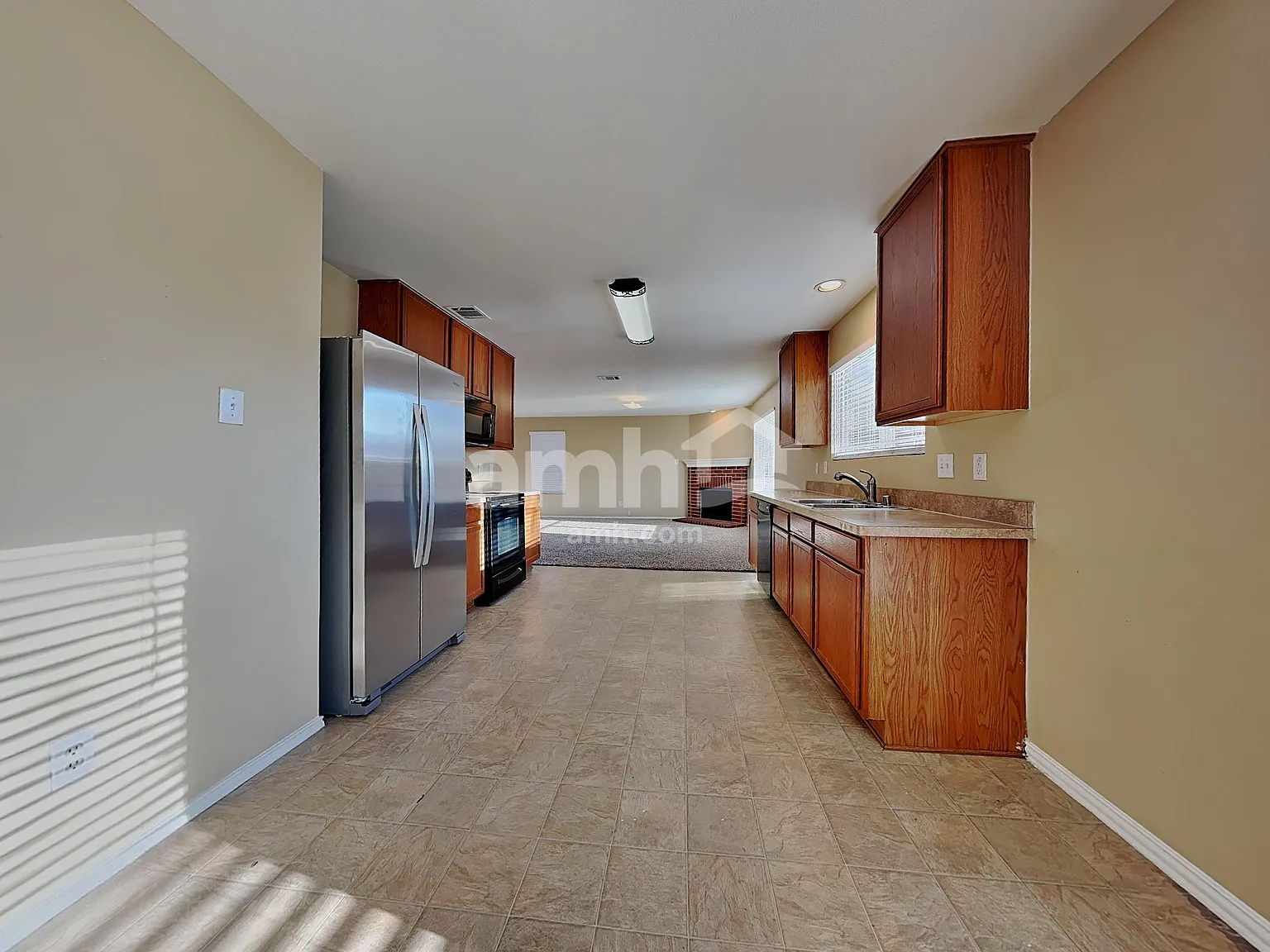 3 bed, 2.5 bath, 2279 sqft, $2,465 — Photo 3