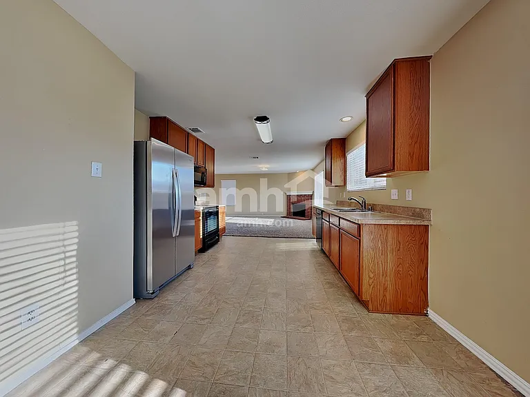 937 Iona Dr — Photo 3
