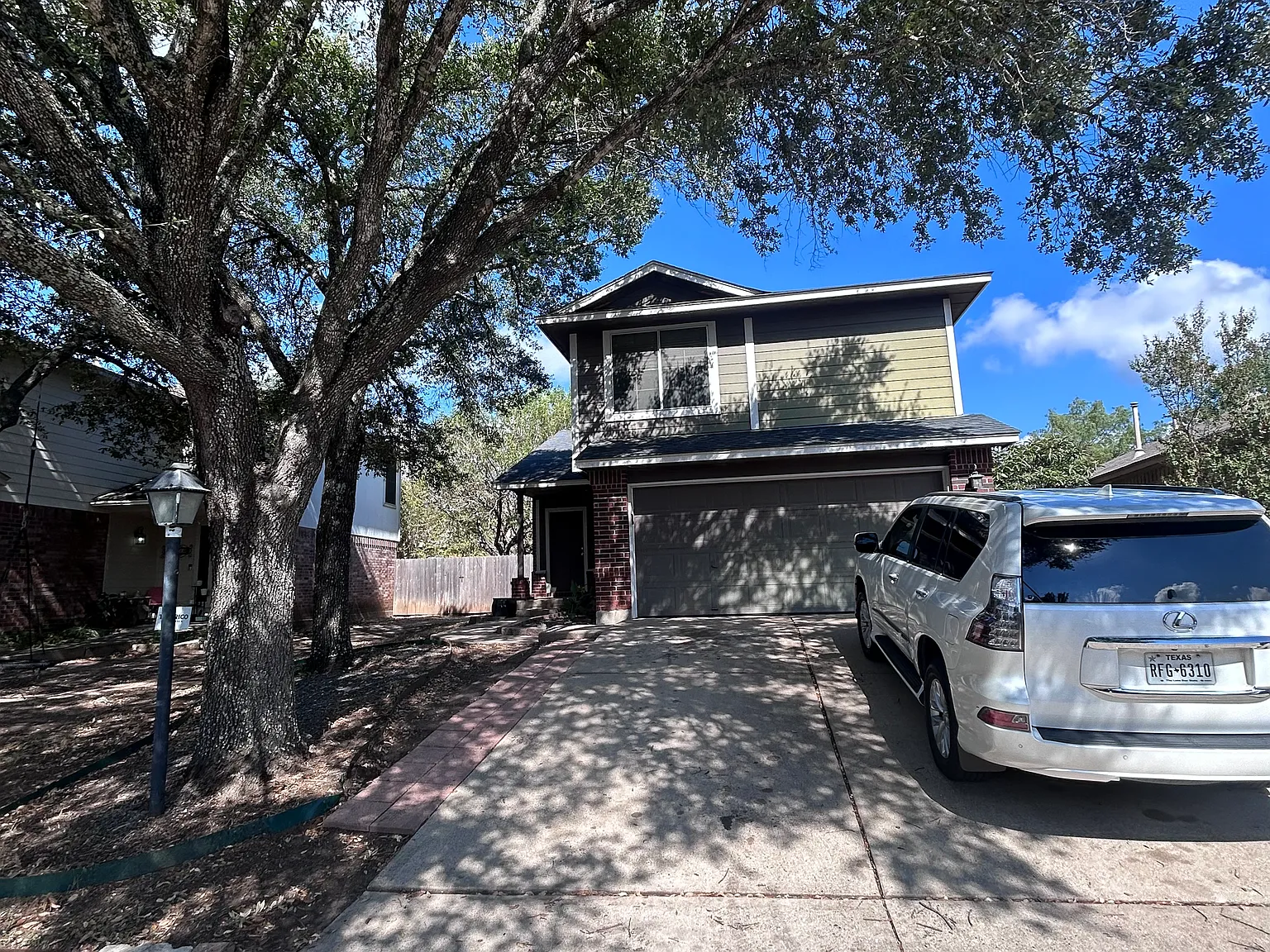 3 bed, 2.5 bath, 1422 sqft, $2,100 — Photo 1