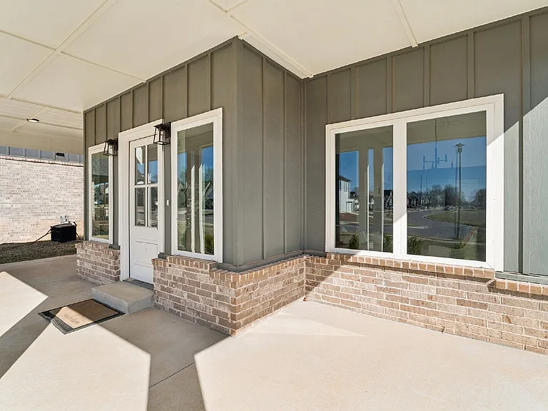 2410 W Charleston St — Photo 10