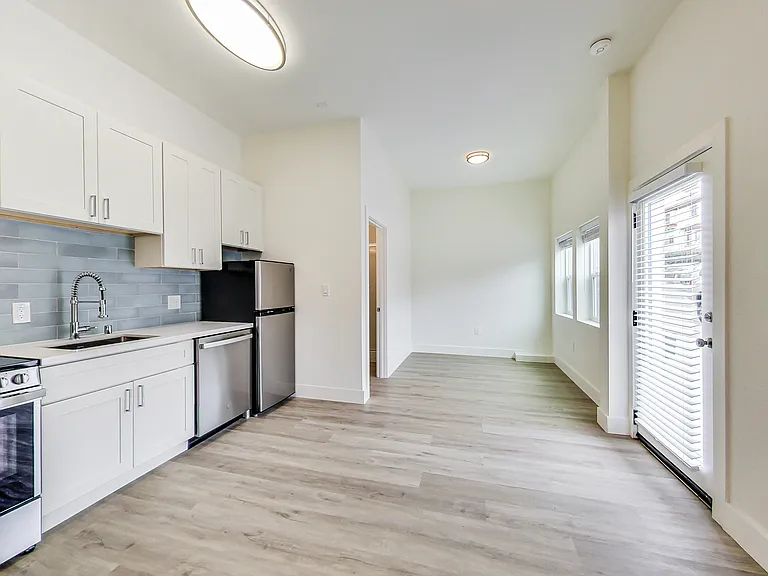 Palmcrest — Photo 29