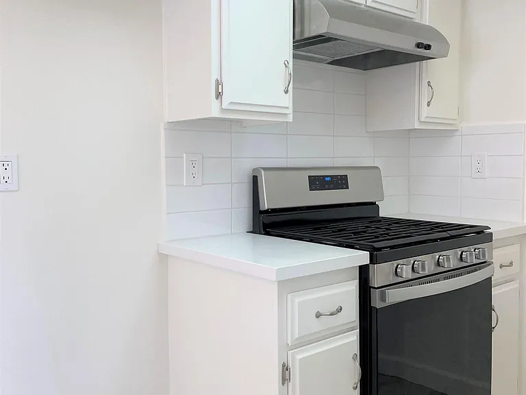1255 W 7th St #4 — Photo 6