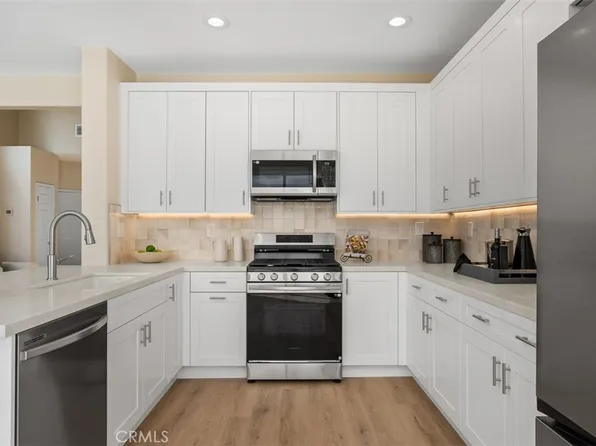 18752 Park Brook Ln, Huntington Beach, CA 92648