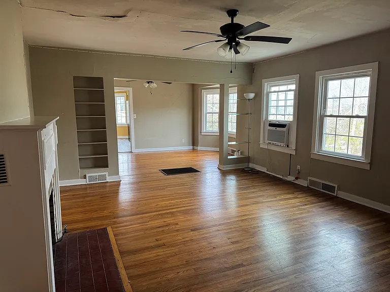 701 E Lafayette St — Photo 2