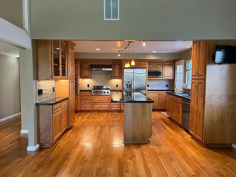 1305 Avalon Dr — Photo 5