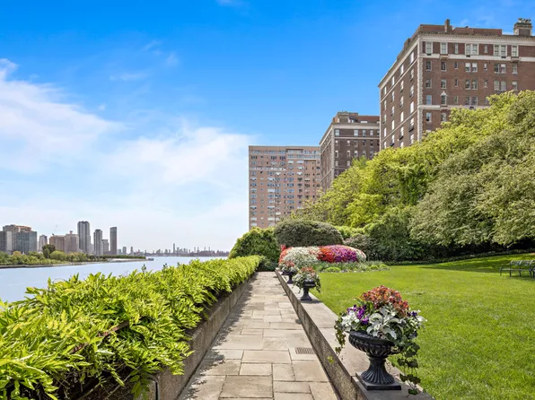 15 Sutton Place image 30 of 30