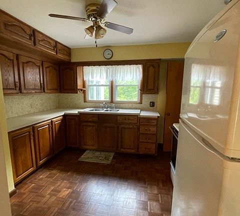 2nd image of 1098 Eastview Dr