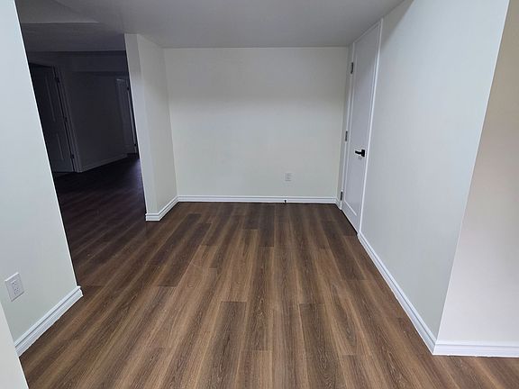 4th image of 40 Rosanne Cir