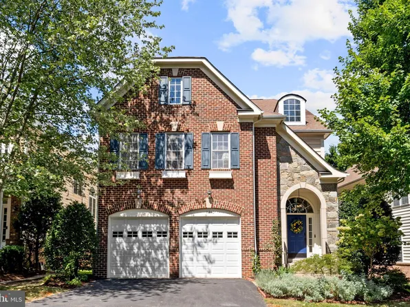 9210 Sycamore Crest Dr, Fairfax, VA 22031