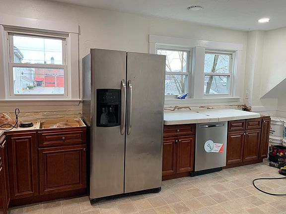 4th image of 8 Lincoln St #2