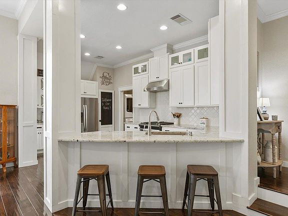 3rd image of 701 S Stuart Cv