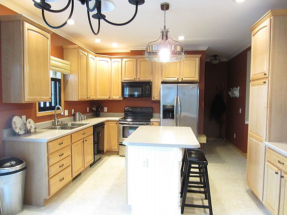 eat in kitchen stainless