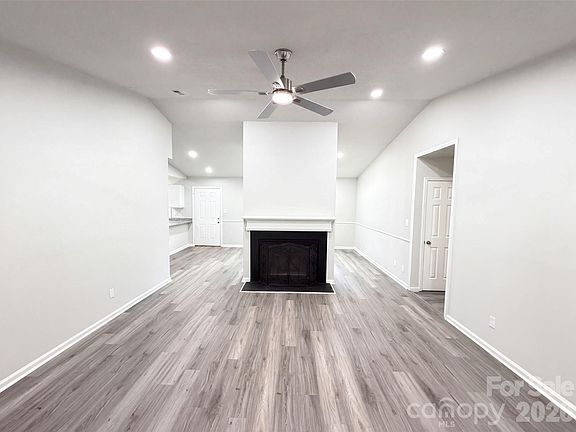 3rd image of 8822 Hunter Green Ln