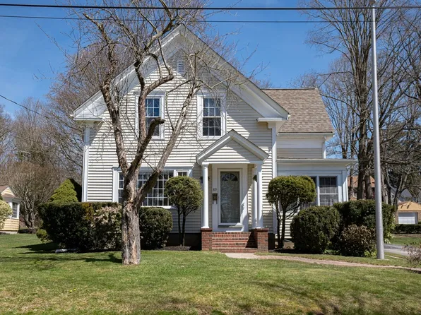89 Grove St, Plainville, MA 02762