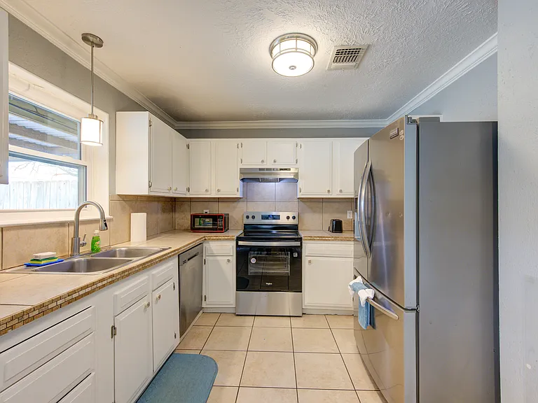 9901 Thrush St — Photo 15