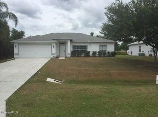 490 Periwinkle Dr, Sebastian, FL 32958