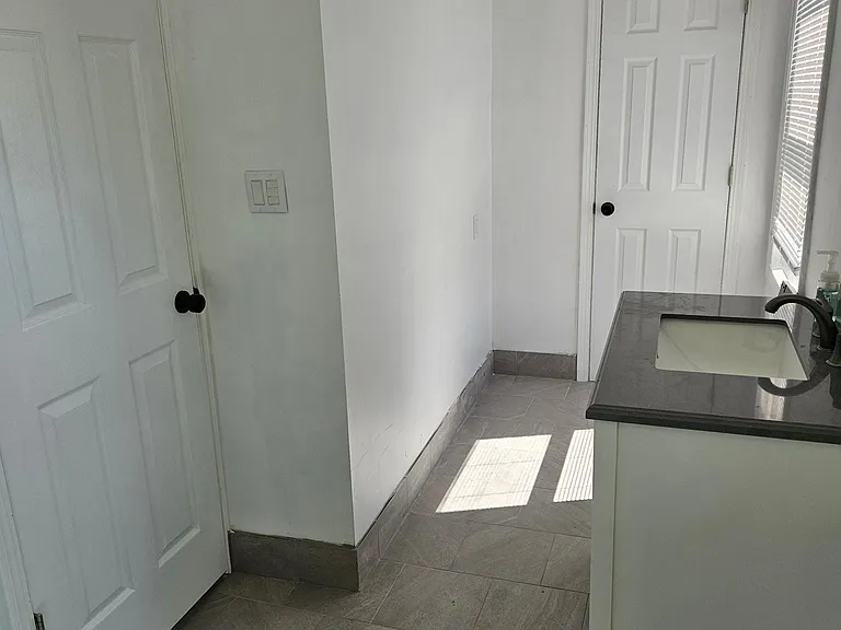 1635 Giddings Rd — Photo 17