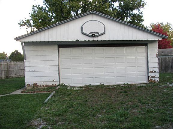 3rd image of 922 Fairwood Ave