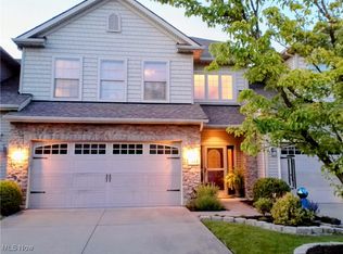 303 Lakewick Ln, Willowick, OH