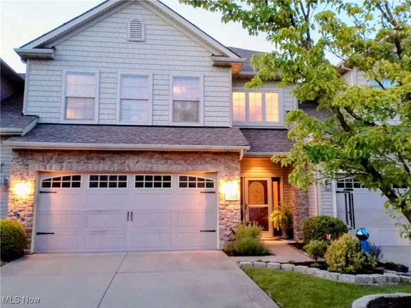 303 Lakewick Ln, Willowick, OH 44095