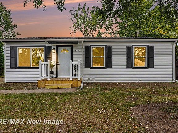 3rd image of 1382 Flanders Dr