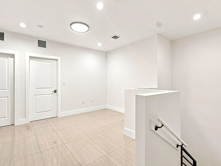 432 SE 16th St #432 — Photo 18