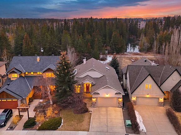 3rd image of 19 E Discovery Ridge Cv SW