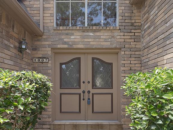 3rd image of 1007 Sugar Mountain Ct