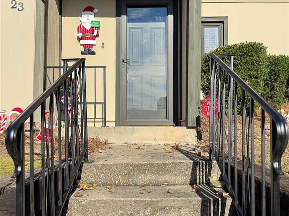 3rd image of 500 Woodland Dr APT 23
