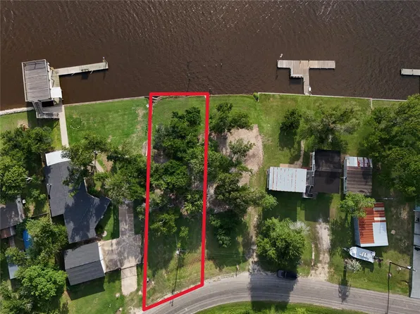1828 Creekside Dr, Bay City, TX 77414