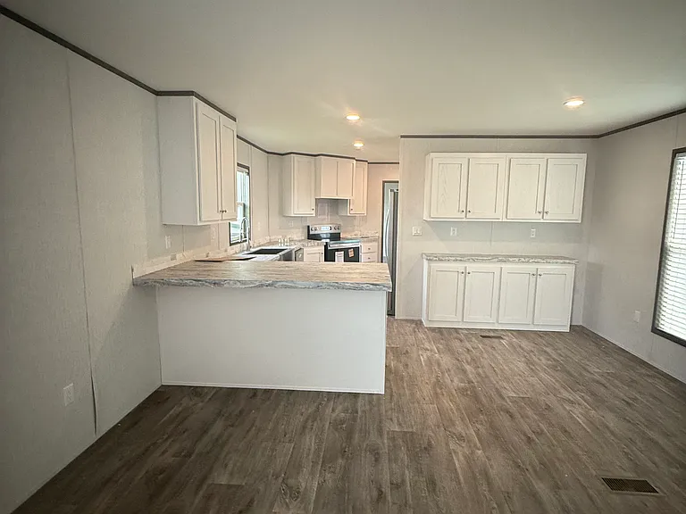 148 Navasota Dr — Photo 5