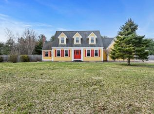 186 Crosswinds Dr, Groton, MA 01450